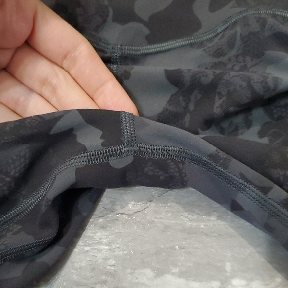 Lululemon Align High-Rise Pant 24". Hidden Heritage Lace Black Multi. Nulu. 2. - Picture 4 of 12